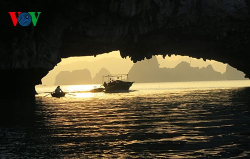 Fishing villages in the sea - ảnh 2